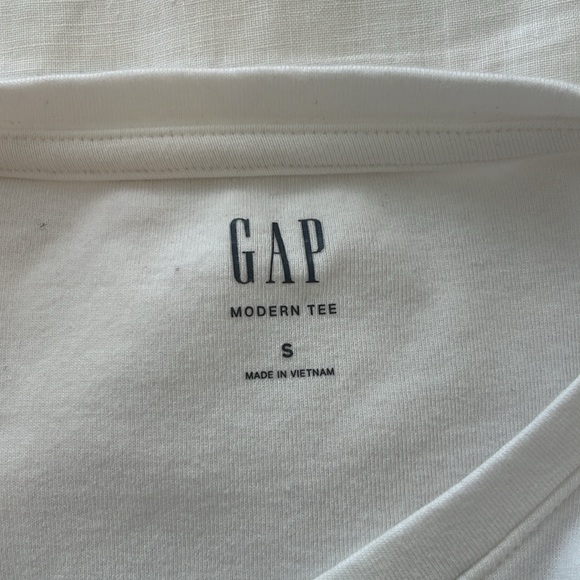 Gap White Ruffle Modern Tee - Picture 3 of 4